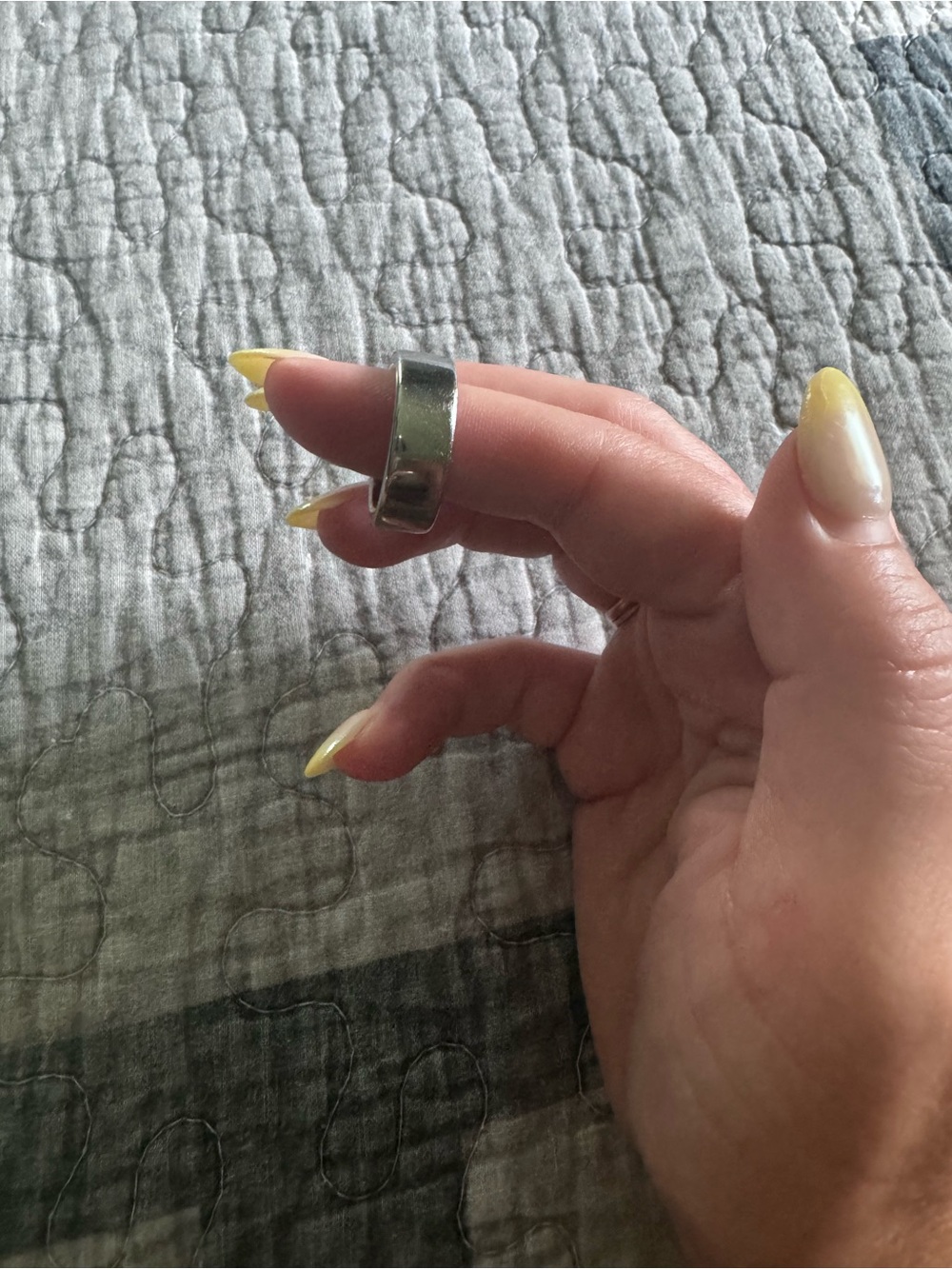 Oura Ring Gen 4 - silver; size 9 - Picture 4 of 6